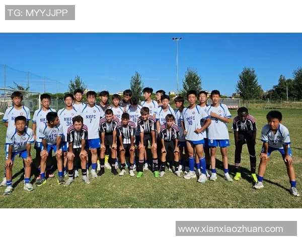 足球明星齐聚一堂的精彩合照展现了他们的友谊与竞技精神